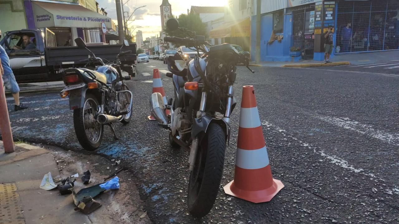 Foto 5 de 6 — Idoso fica gravemente ferido em acidente com motos na Vila Xavier